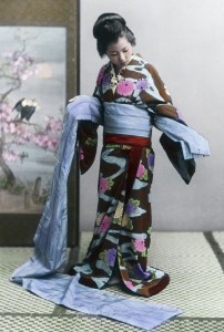 Nouer ceinture de kimono japonais