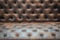 Découvrez les 7 meilleurs produits d’entretien pour canapé en cuir